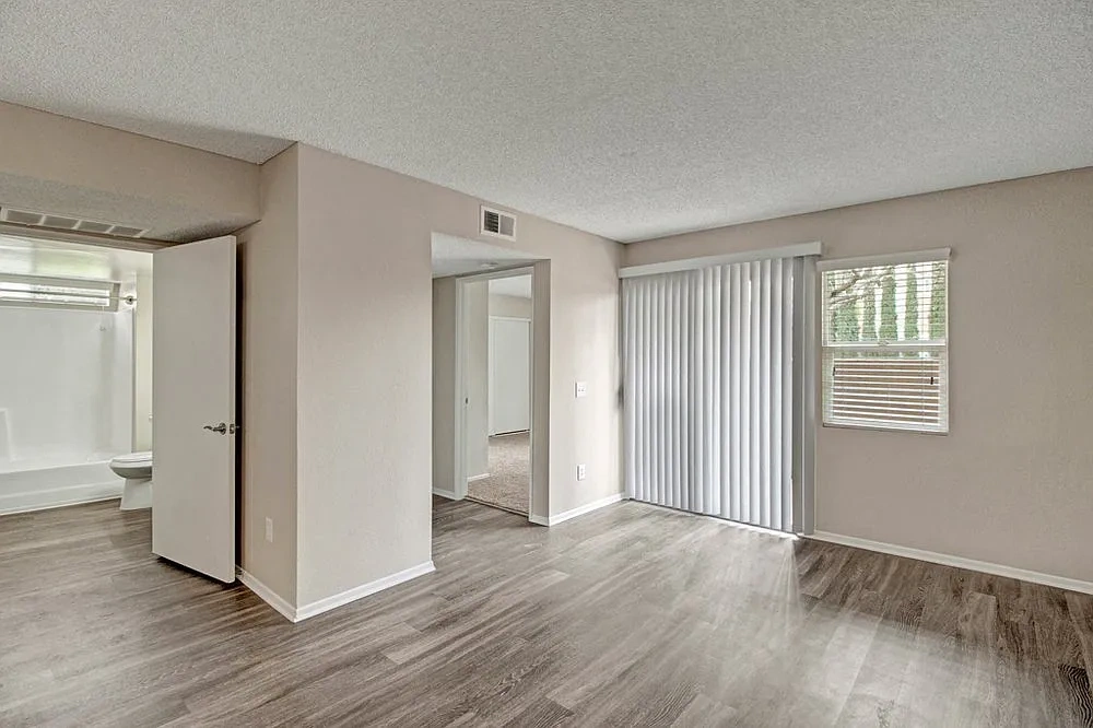 Del Flora Apartments – photo 1