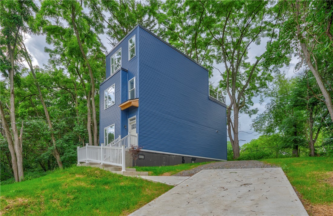 902 Morrison St – photo 2