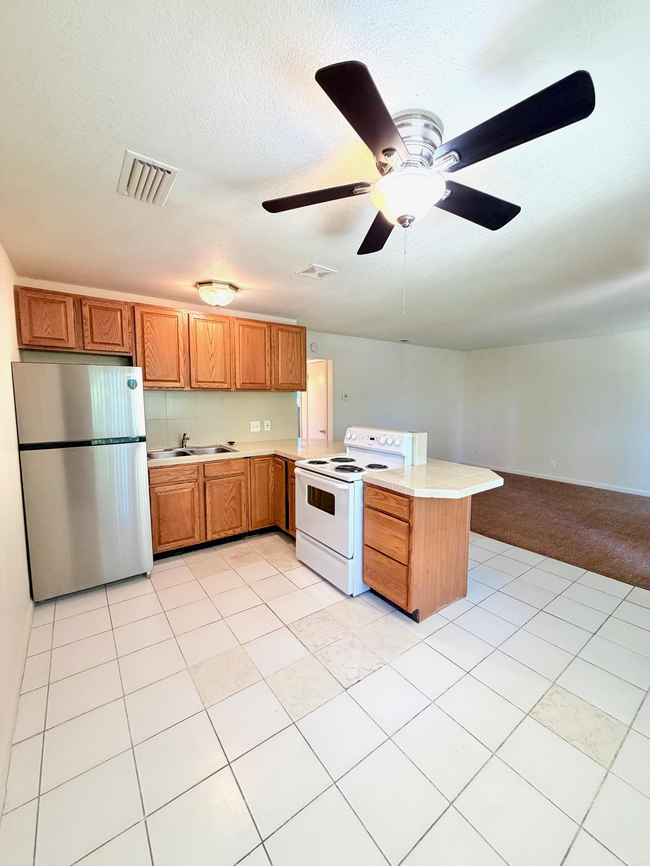 1439 E Saginaw Way unit D – photo 1