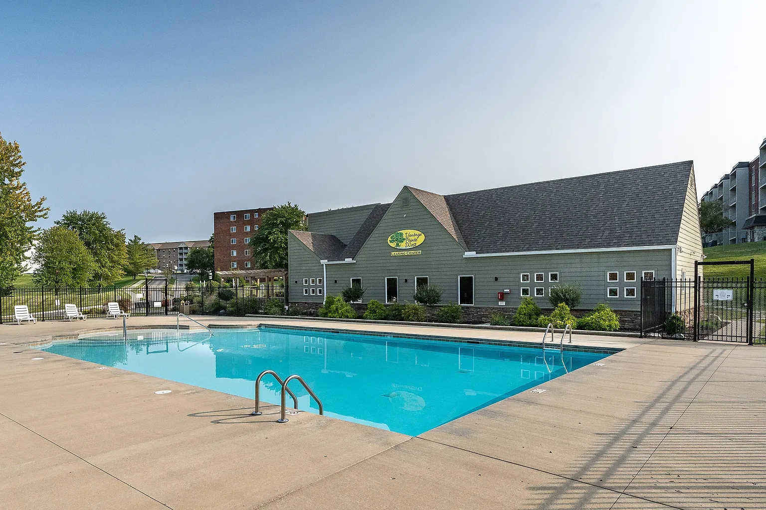 Vantage Pointe West Apartment Homes – photo 1