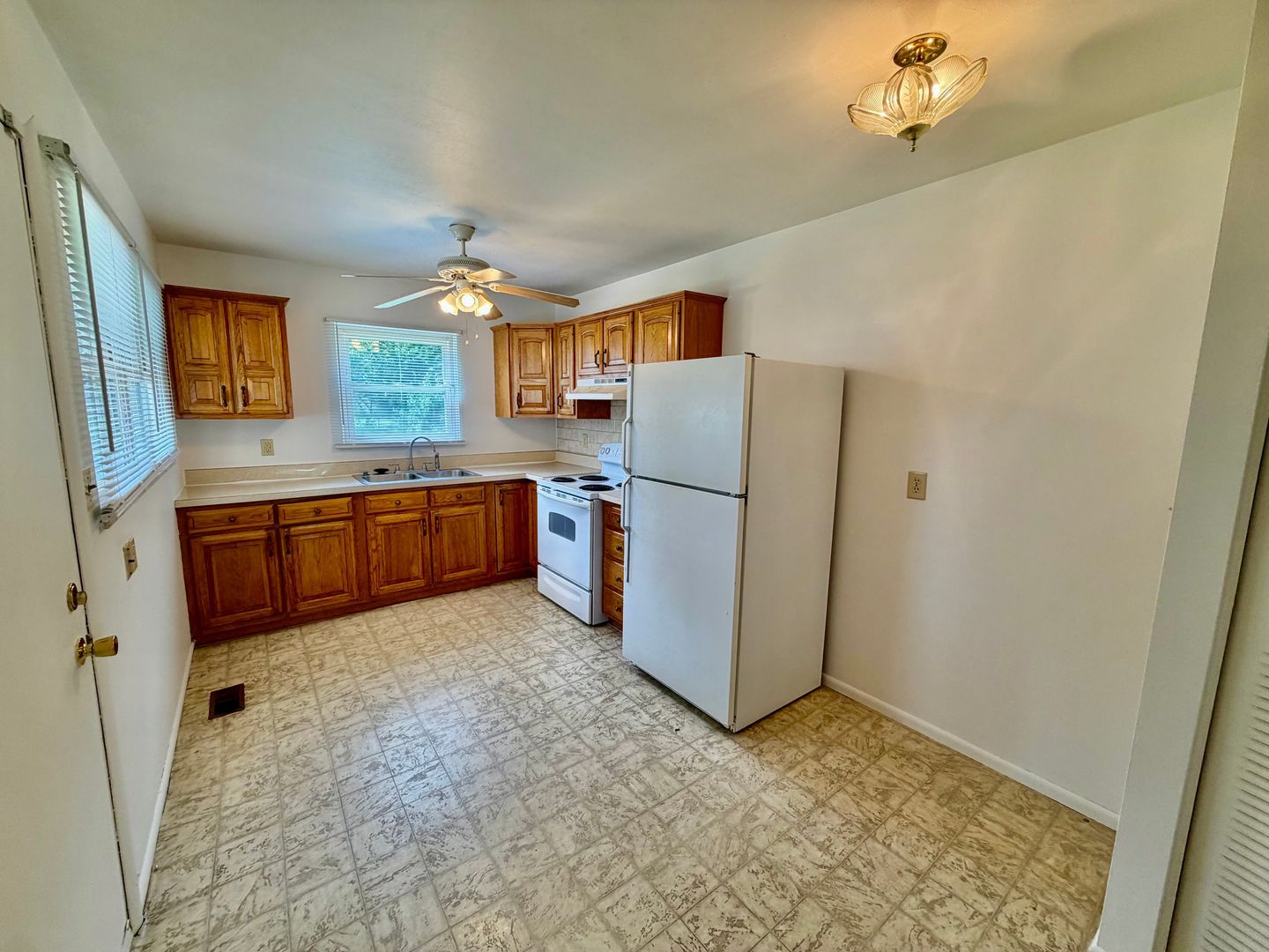 1240 Dogwood Ln – photo 3