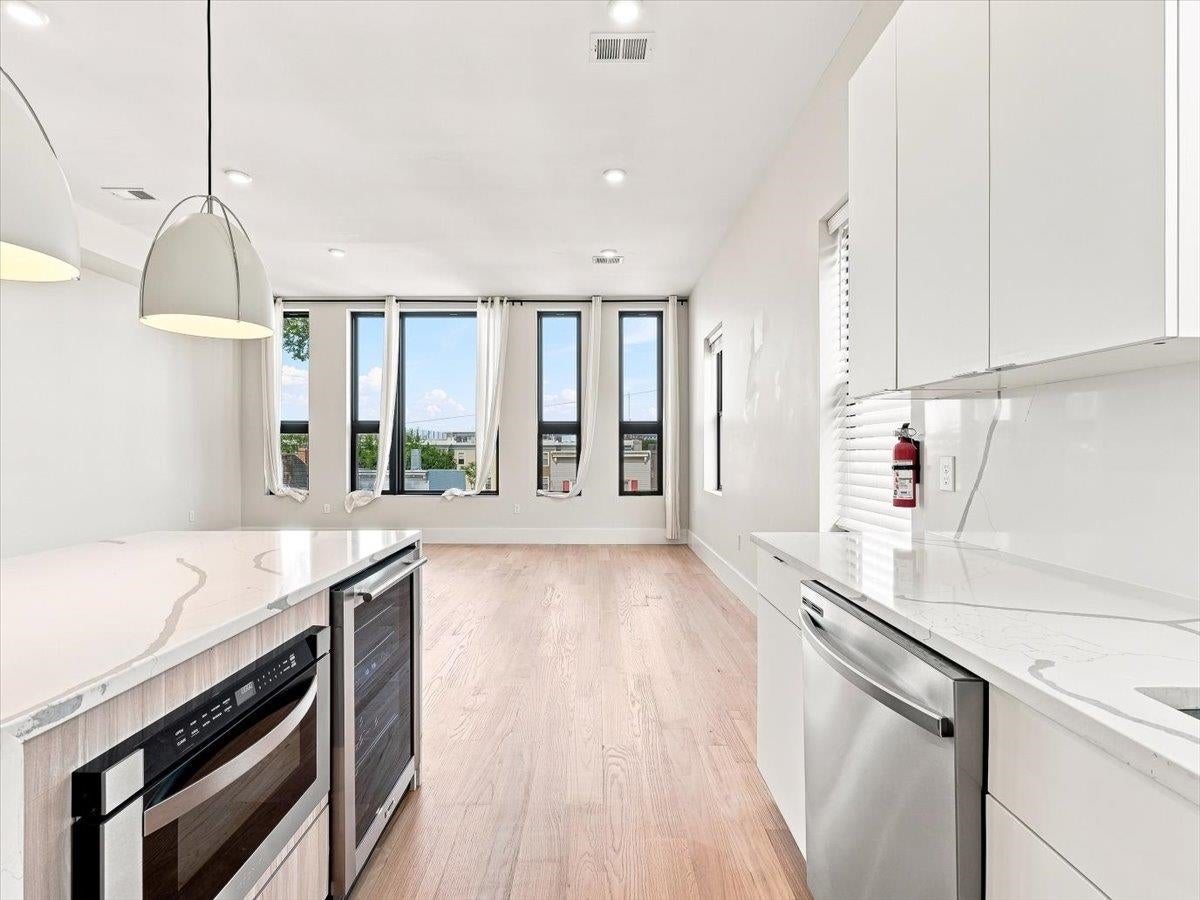 220 Freeman Ave unit 2 – photo 4
