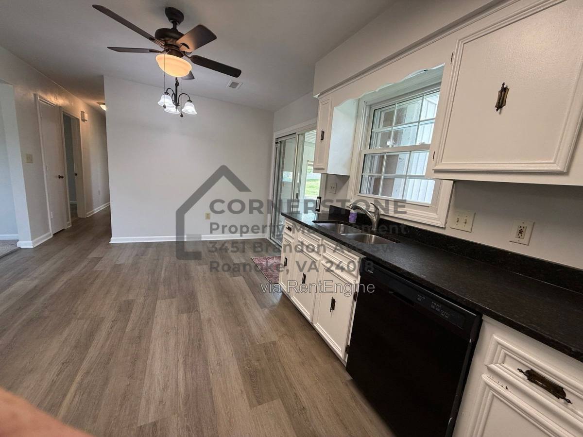 1103 Lakeview Pl – photo 5
