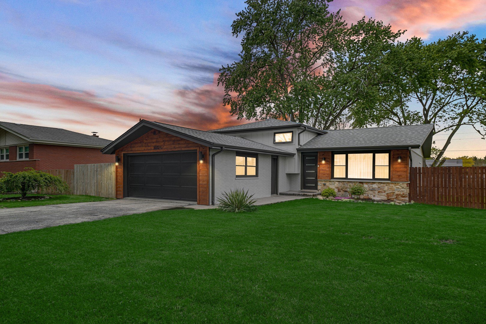10324 S 81st Ave – photo 1