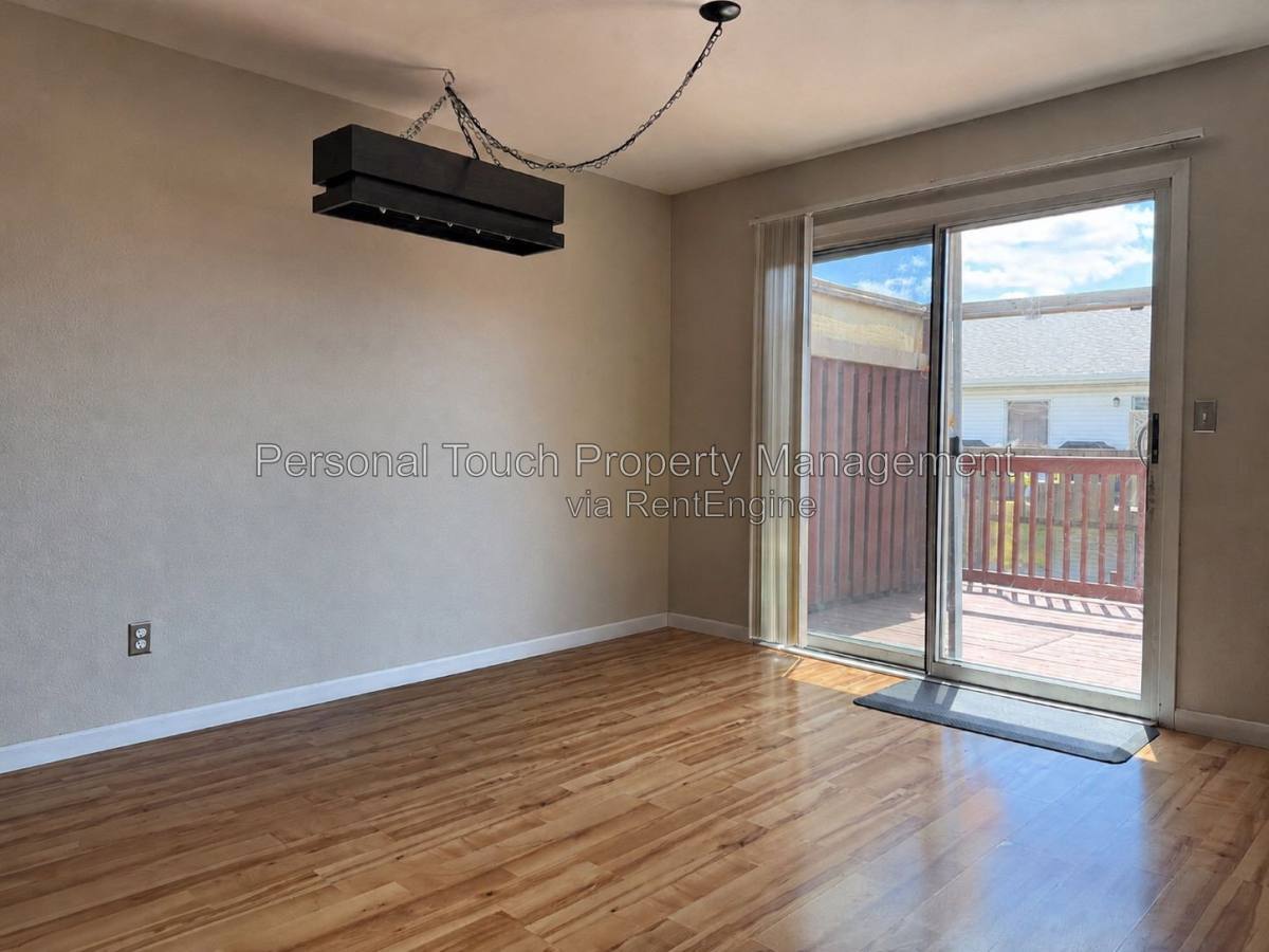 2722 33 1/2 Ave S – photo 5