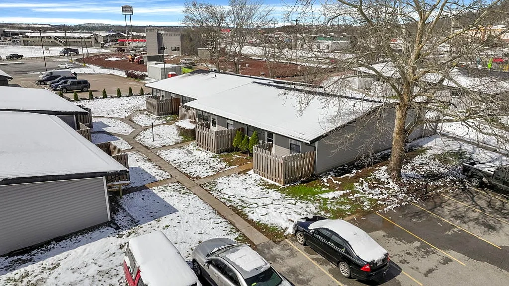 Rivercrest Village Apartments – photo 2