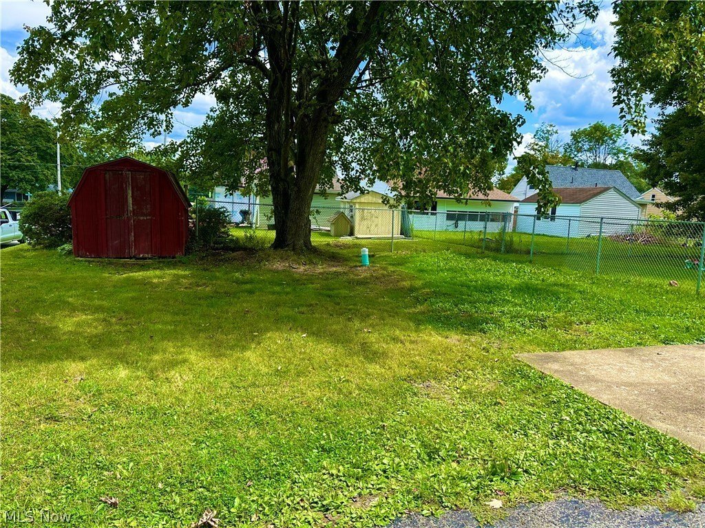 181 N Beverly Ave – photo 4