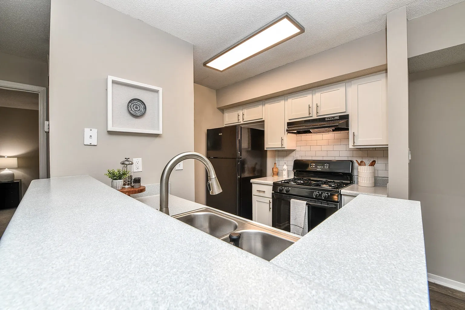 670 Thornton – photo 4