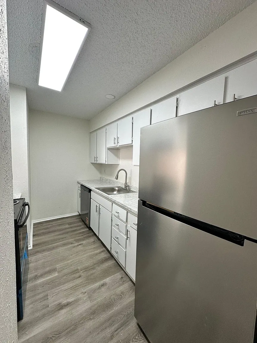 Whittington Park Apartments – photo 1