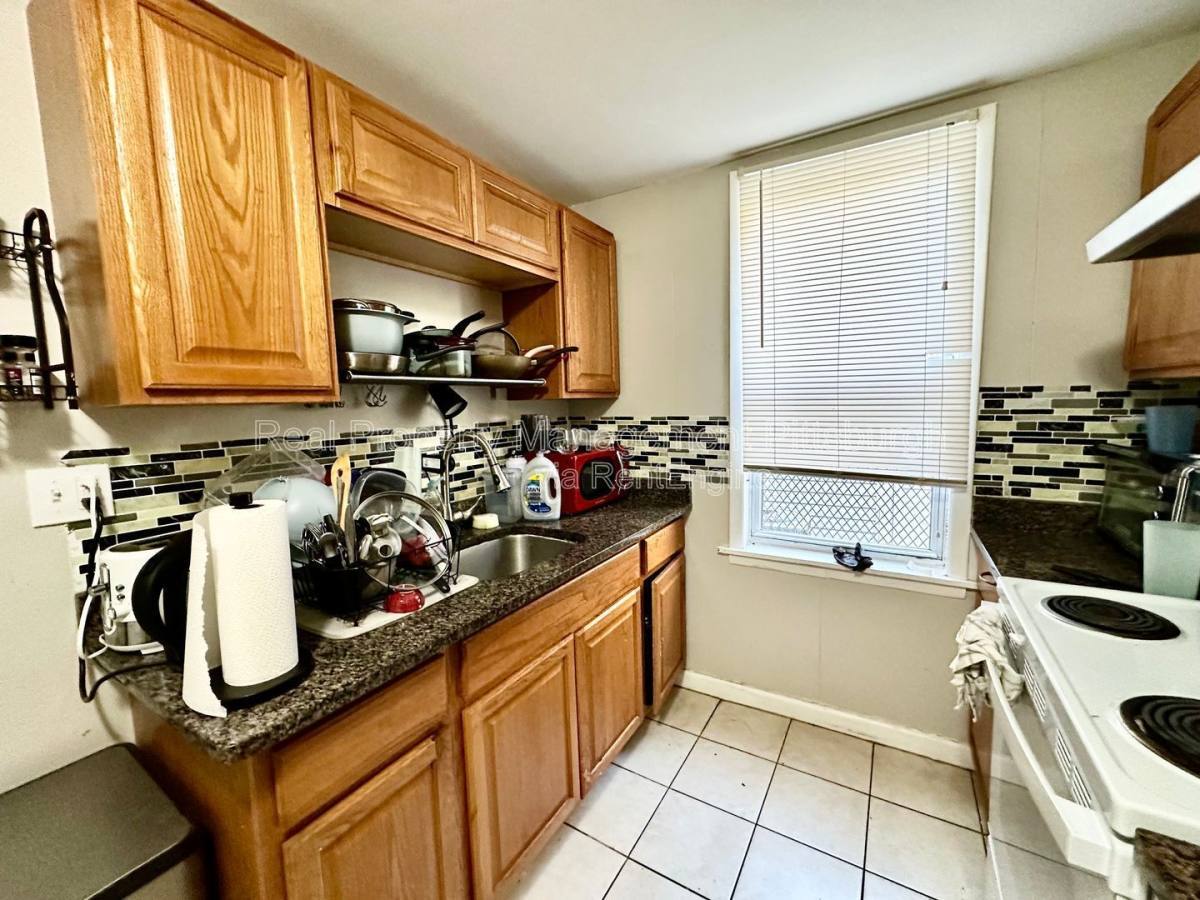 335 Lawn St – photo 3