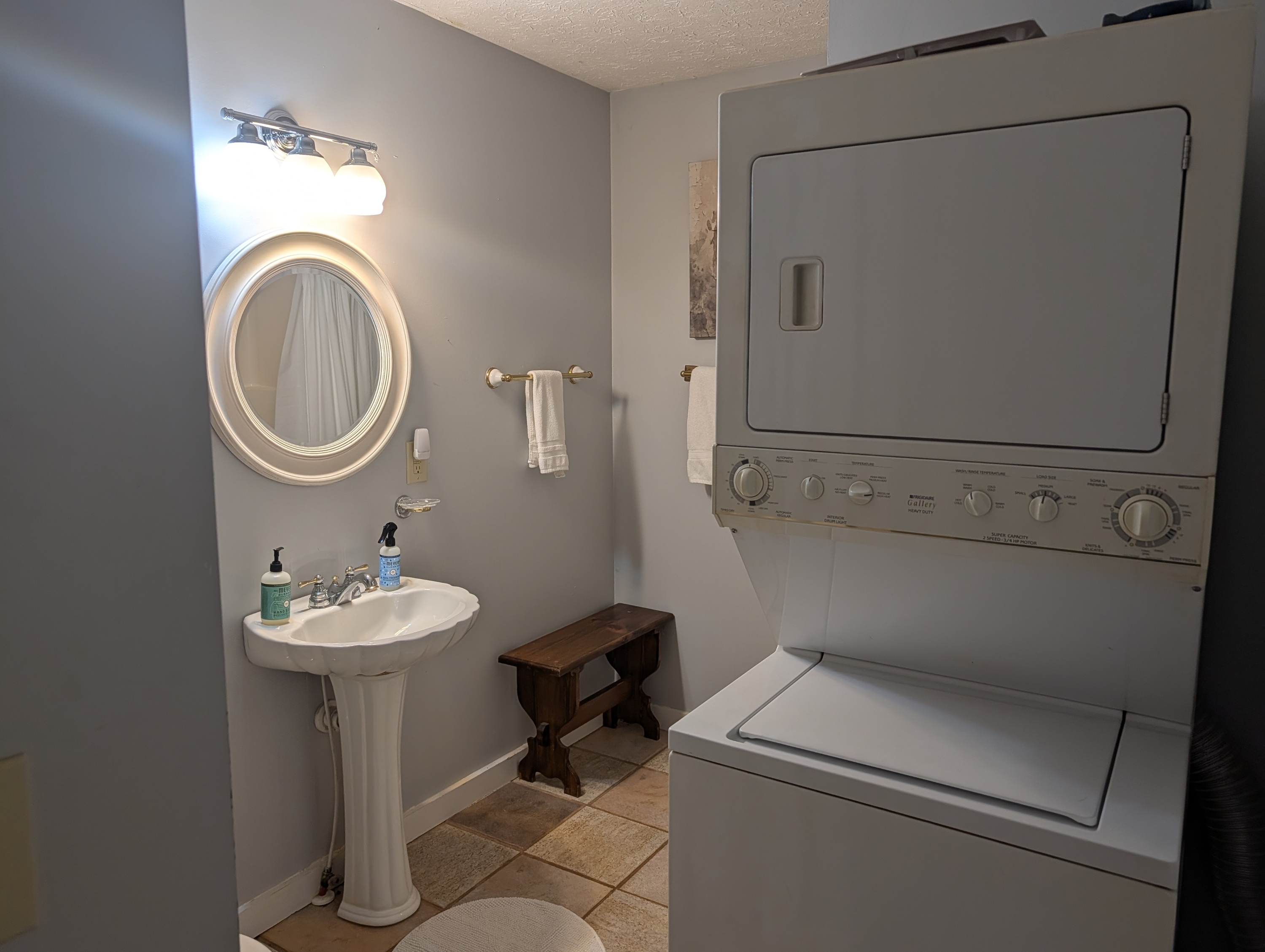 922 Henderson Rd – photo 4