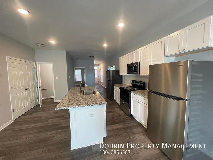 2080 Moore St – photo 3