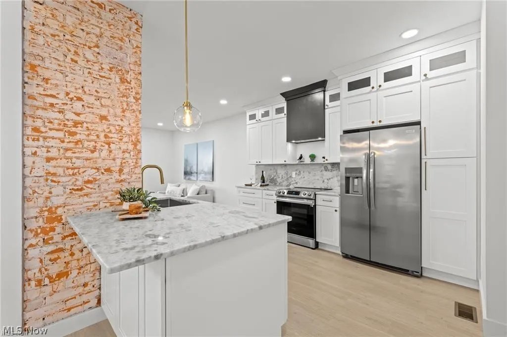 1422 W 77th St – photo 5