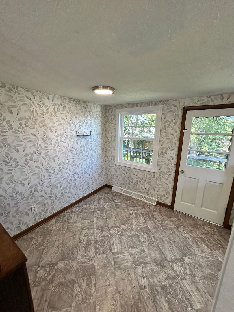 1093 Stratford St – photo 5