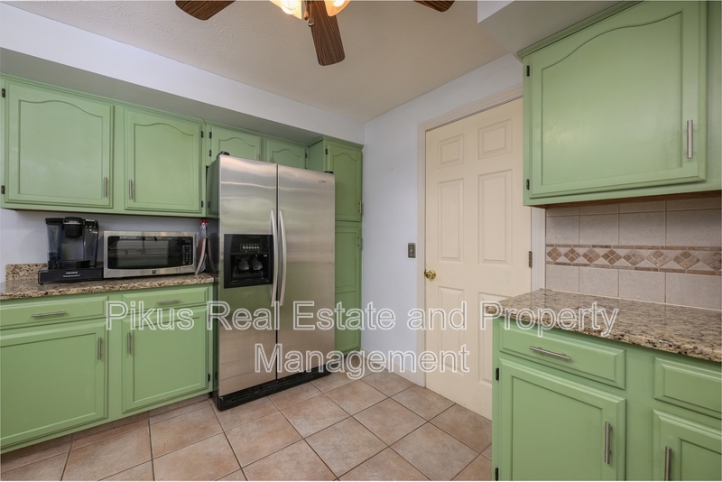 8294 Whiteridge Cir – photo 5