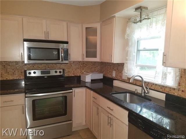 311 Woodlawn Ave – photo 5