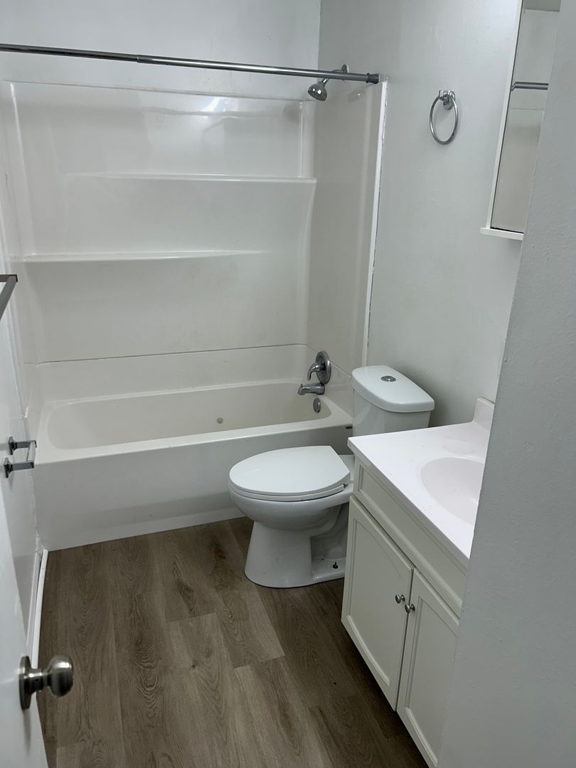 6047 Whiteford Center Rd unit 4 – photo 3