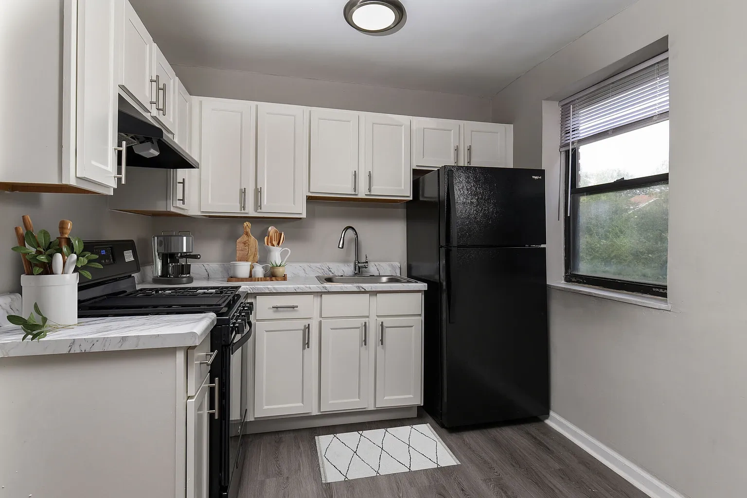 1869 West – photo 2