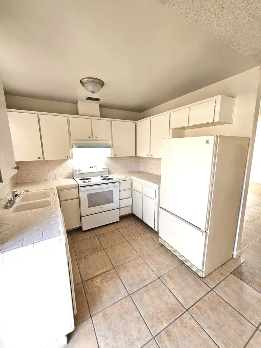 Westbridge Apartments II – photo 5