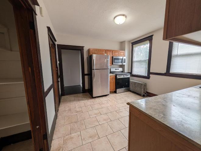 216 Sarah St – photo 2