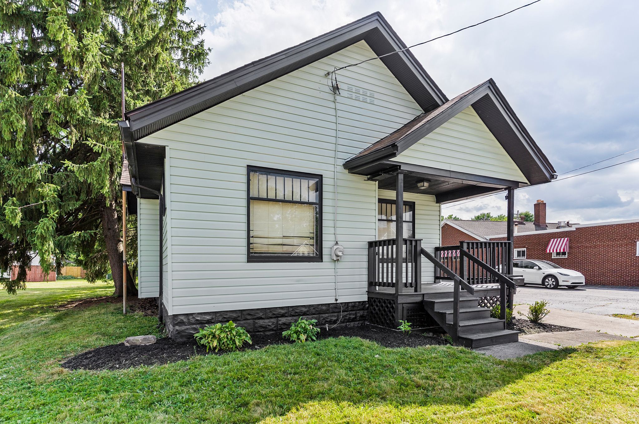 2232 Youngstown Rd SE – photo 1