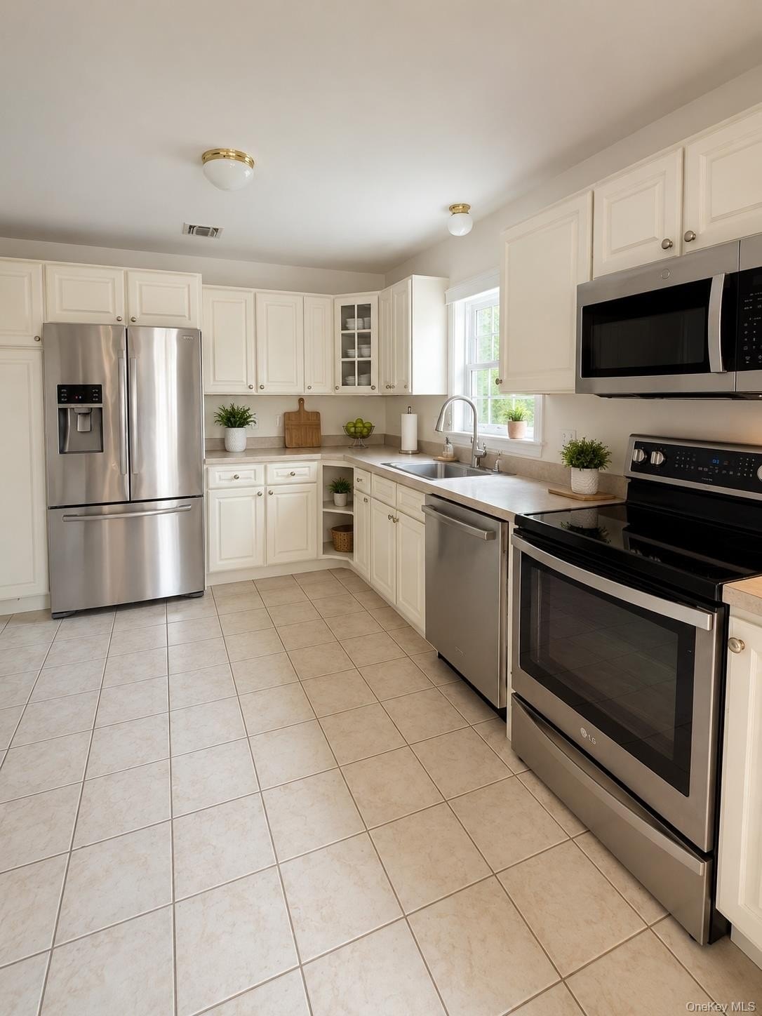 35 Willis Ave – photo 4