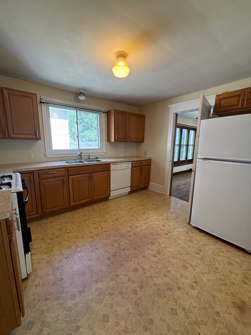 223 East Ave unit 201 – photo 5