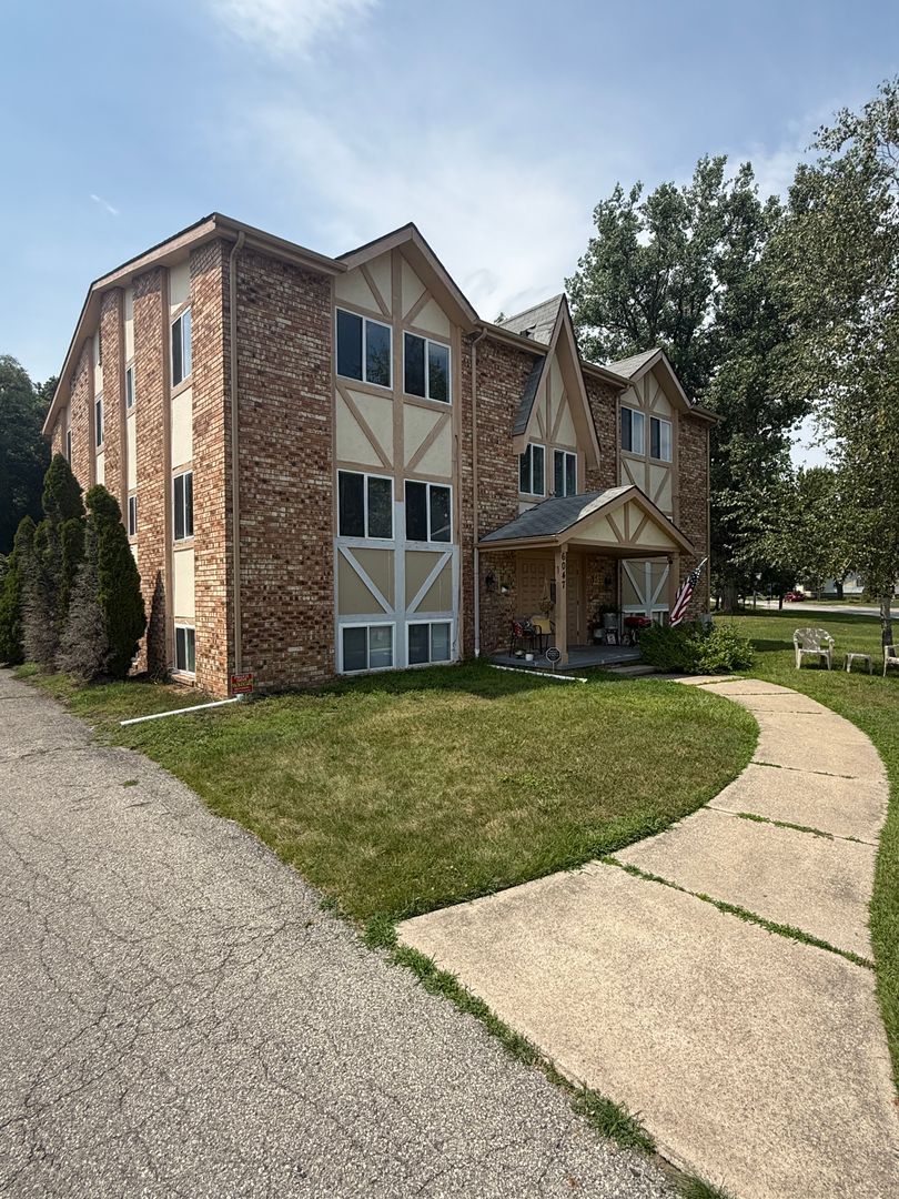 6047 Whiteford Center Rd unit 4 – photo 1