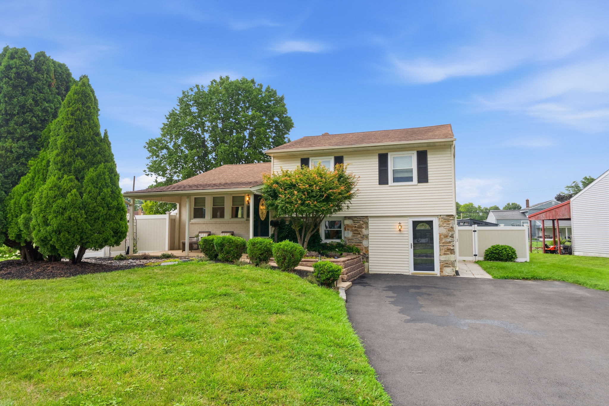 300 Abbott Rd – photo 1