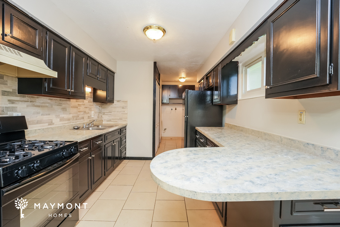 25120 Sandhurst Rd – photo 4