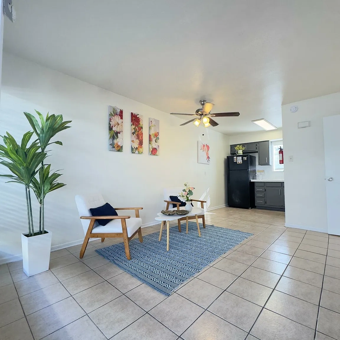 4742 Yale Apartments – photo 3
