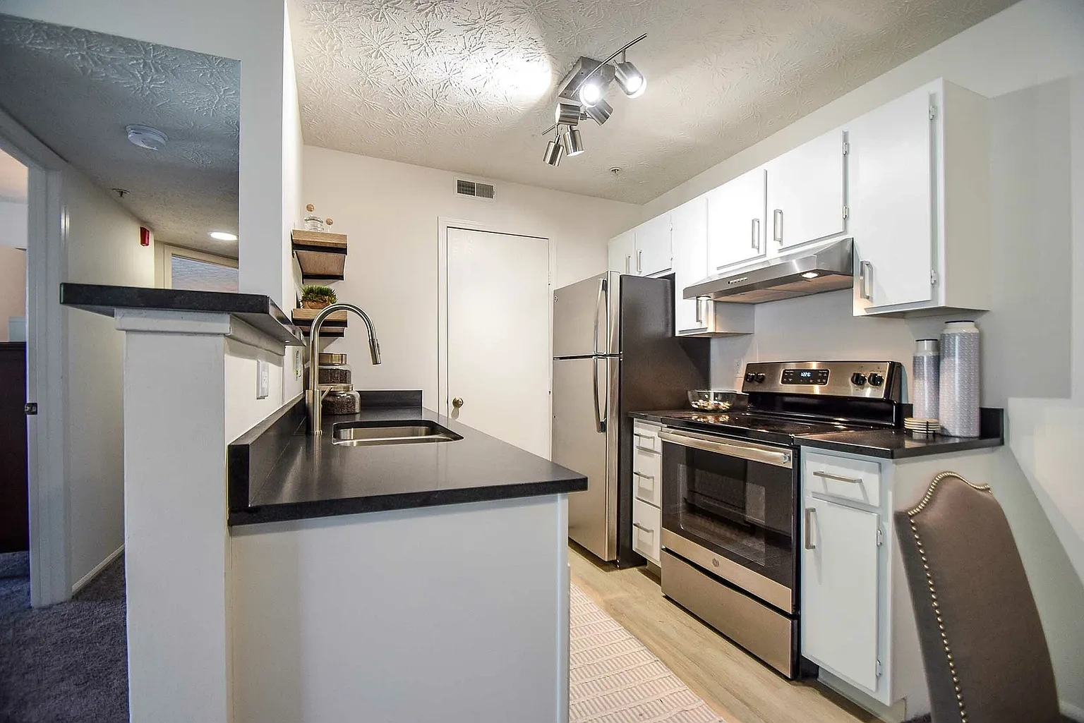 Enclave at Albany Park – photo 2