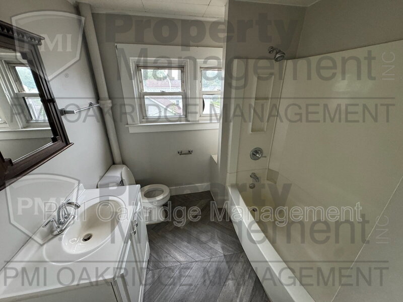 439 1/2 Adams St – photo 5