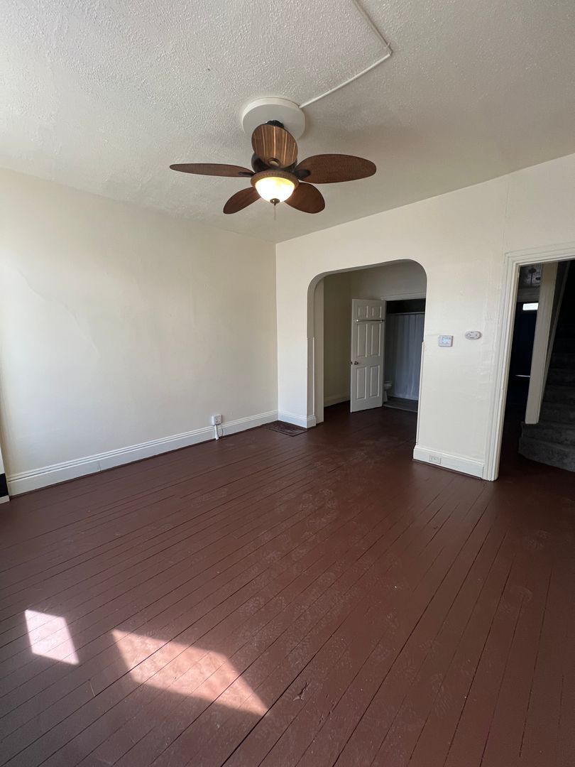 631 Lincoln St – photo 2