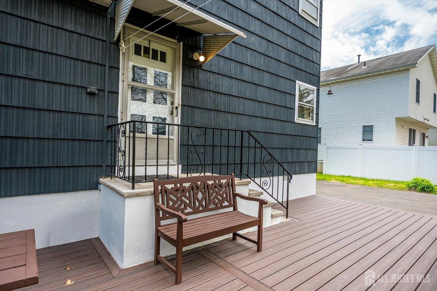 52 Johnson Ave – photo 2