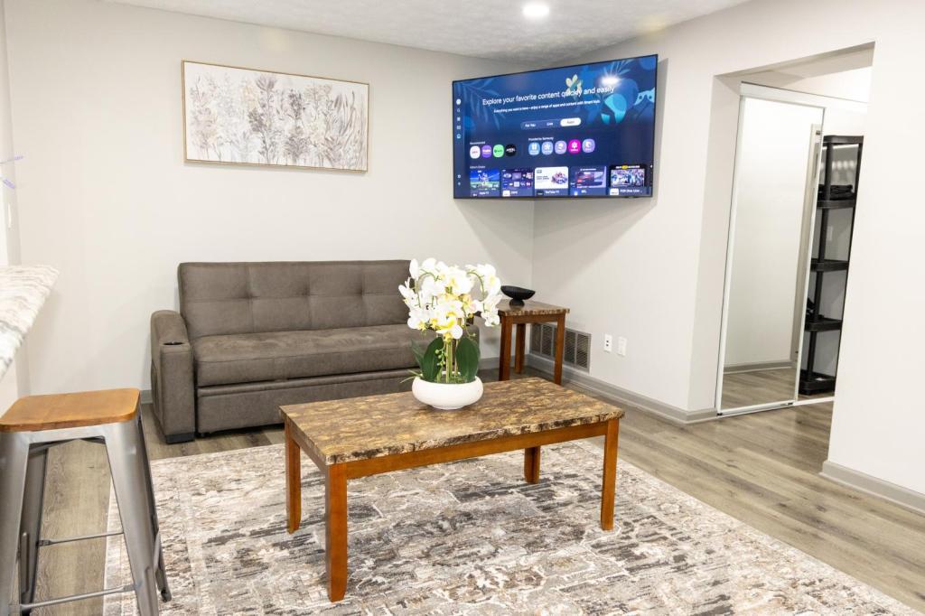 696 Gordon Smith Blvd unit # 1 – photo 4