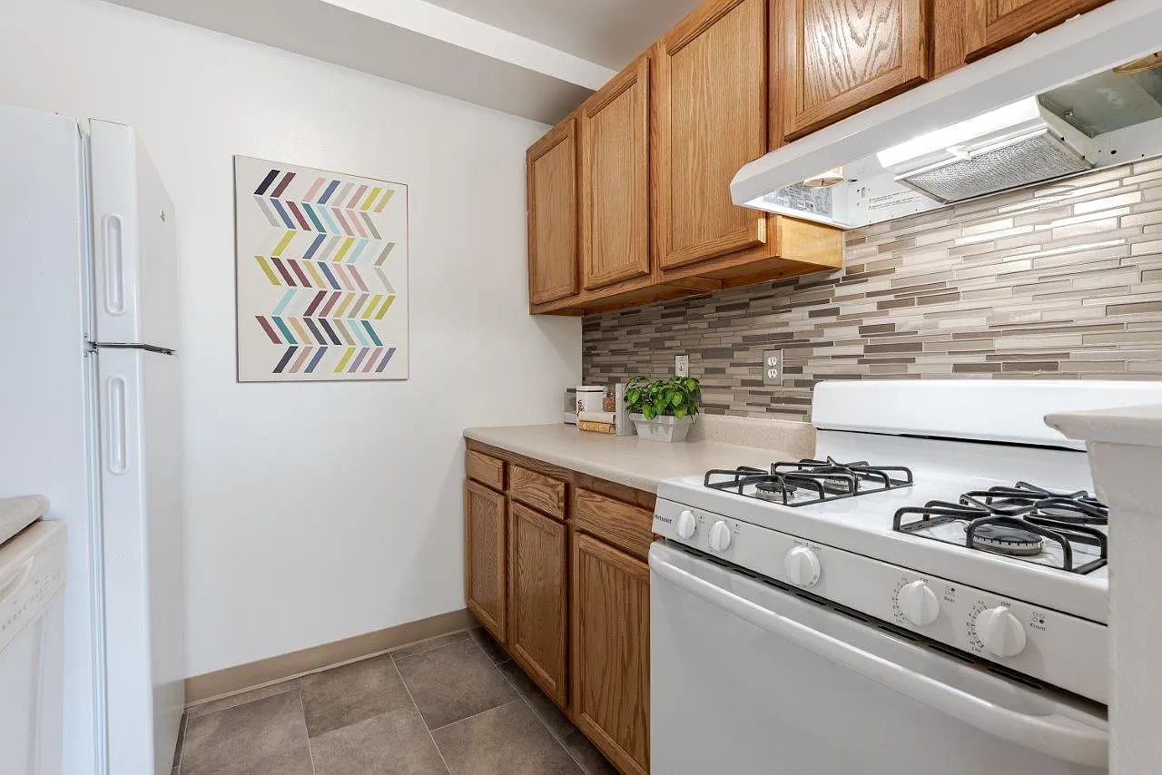 Hillcrest Village Apartment Homes – photo 3