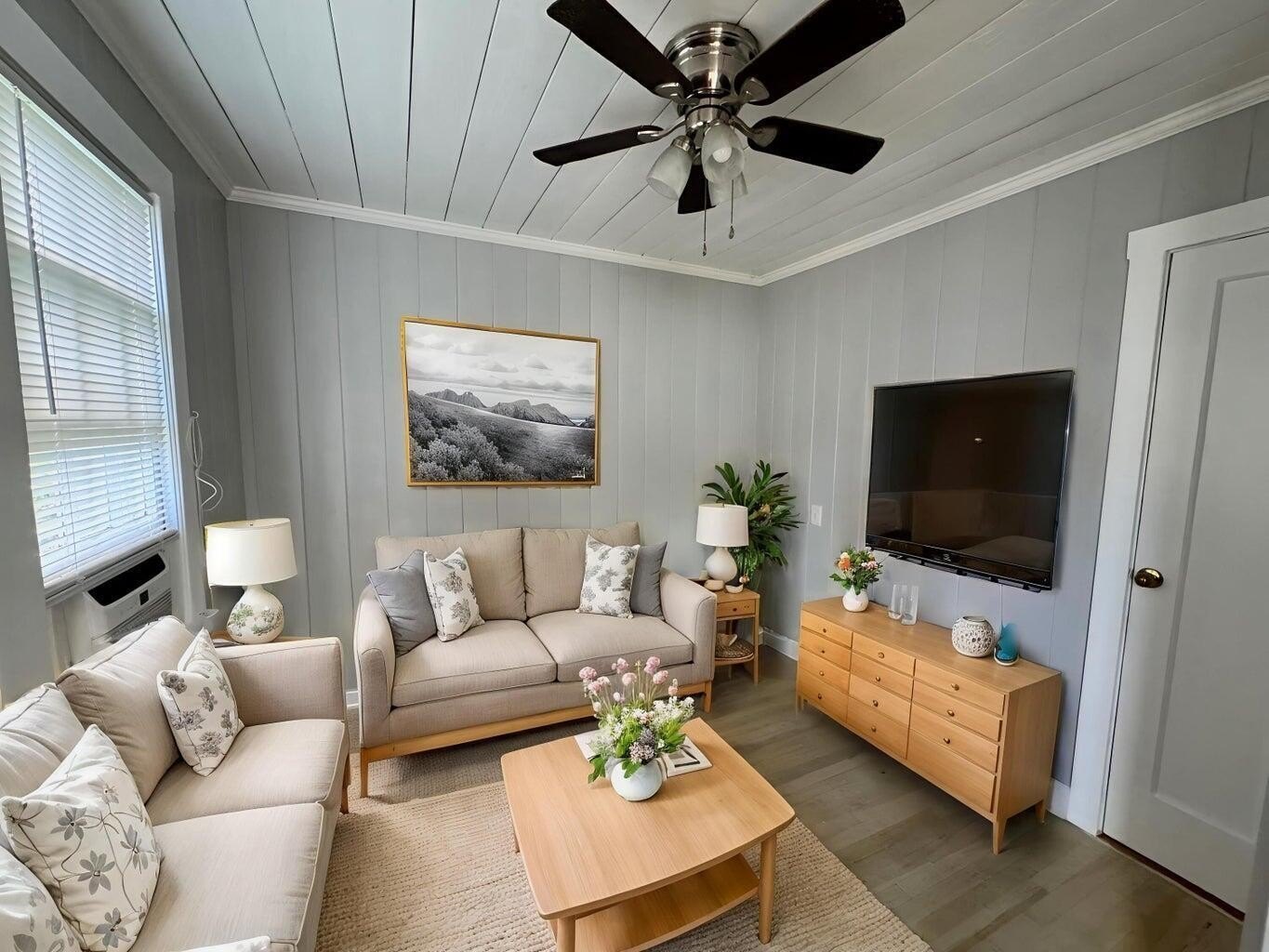 200 Park Ave #5 – photo 1