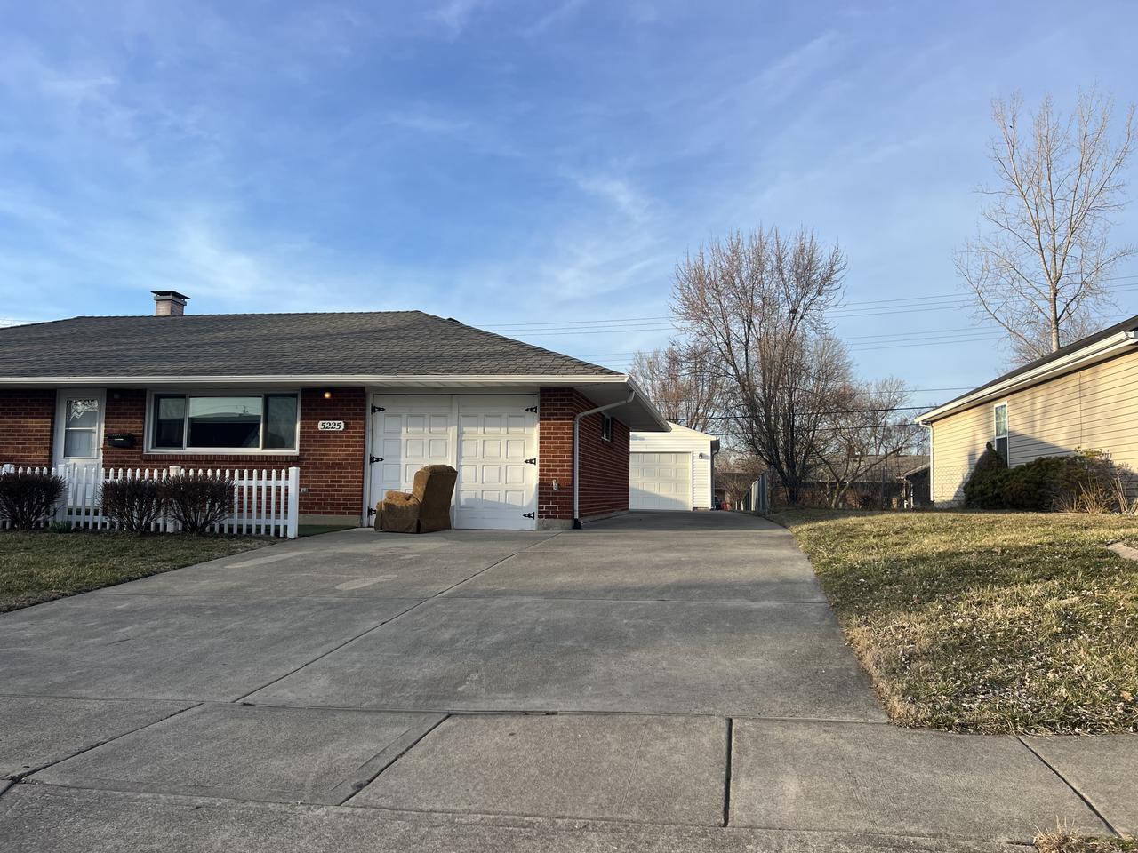 5225 Buckner Dr – photo 2