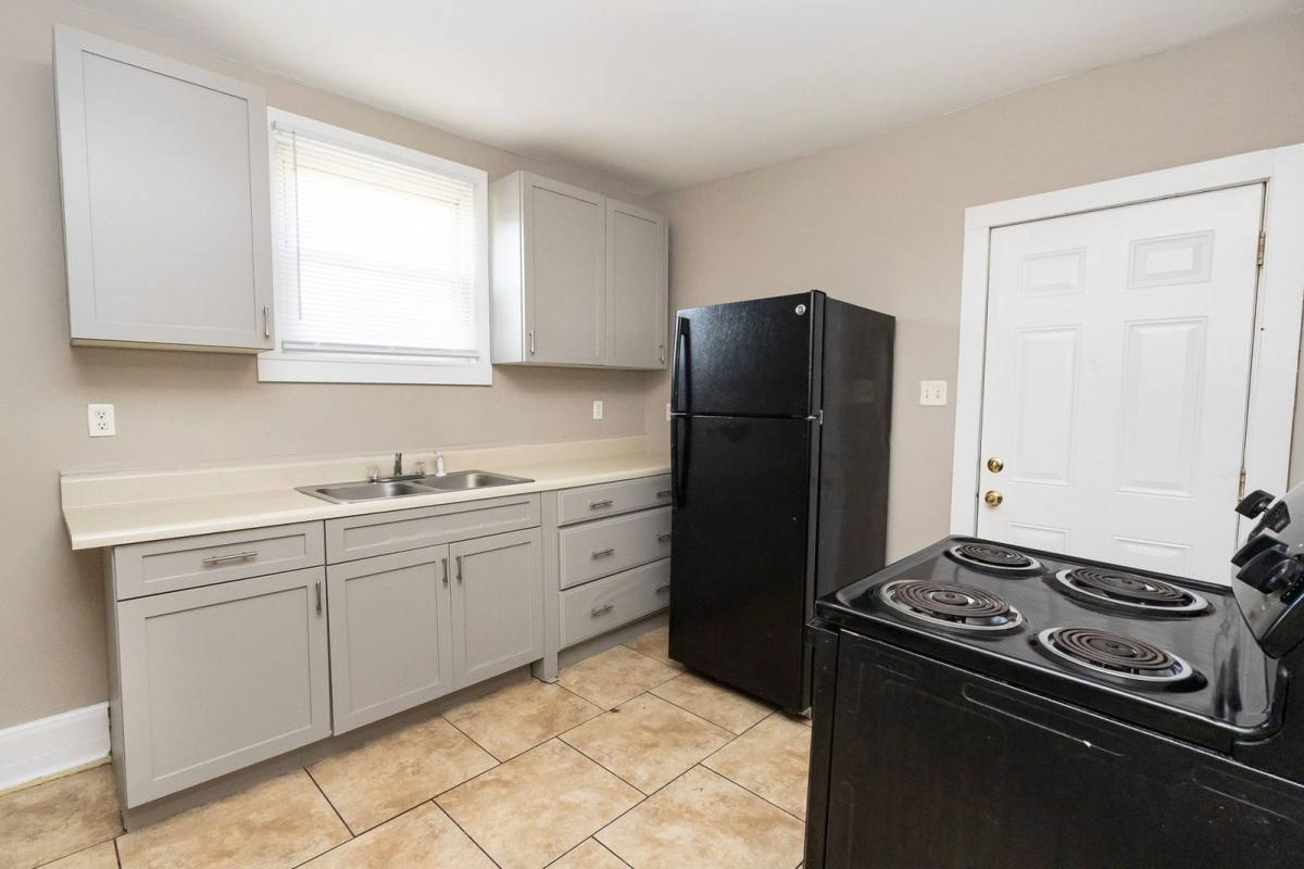 457 Roanoke Ave – photo 1