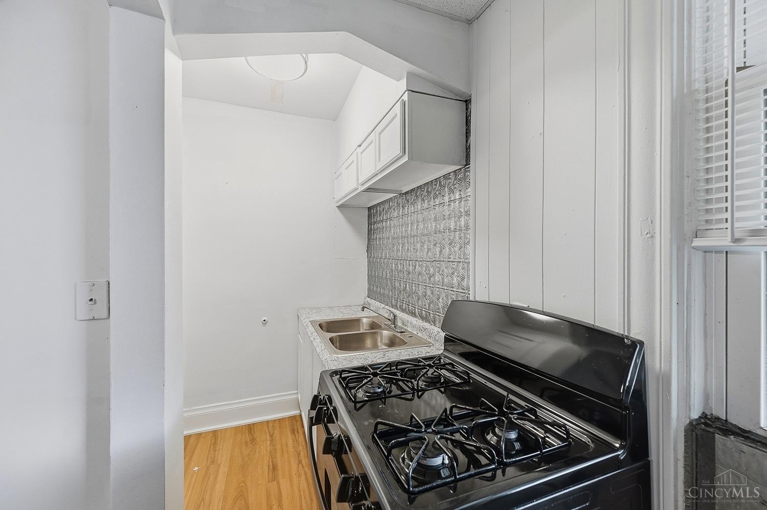 2222 Lawn Ave #6 – photo 5