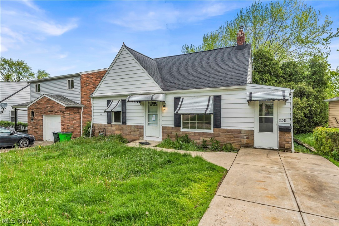 5581 Saxon Dr – photo 2