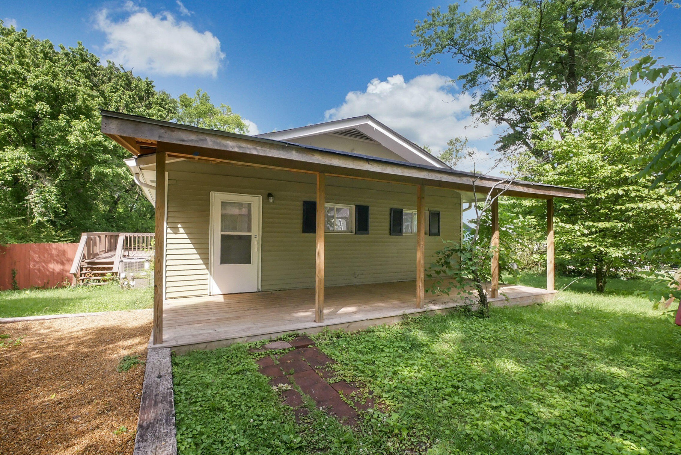 219 Vreeland St – photo 1