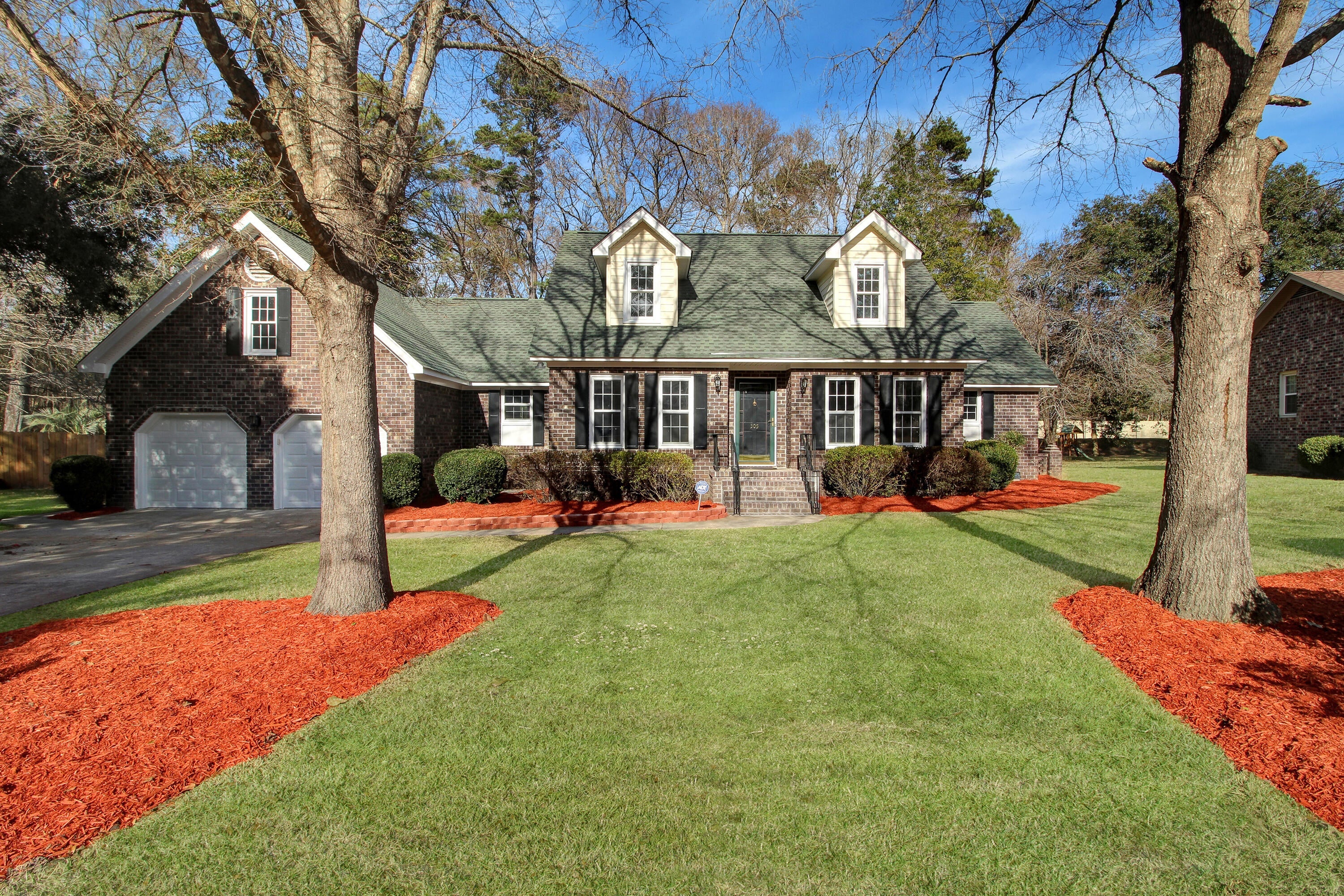 305 Mayfield St – photo 2