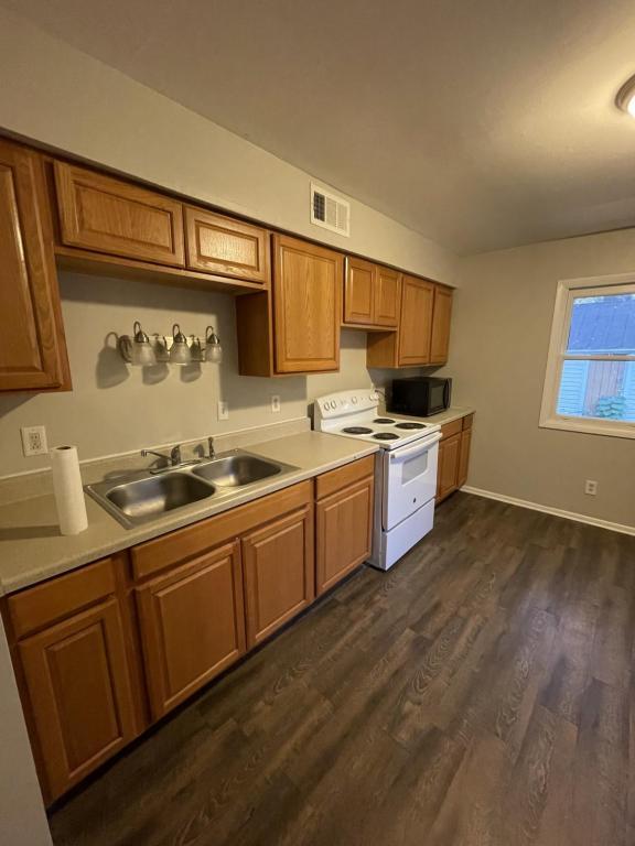 221 N Cherry St – photo 5