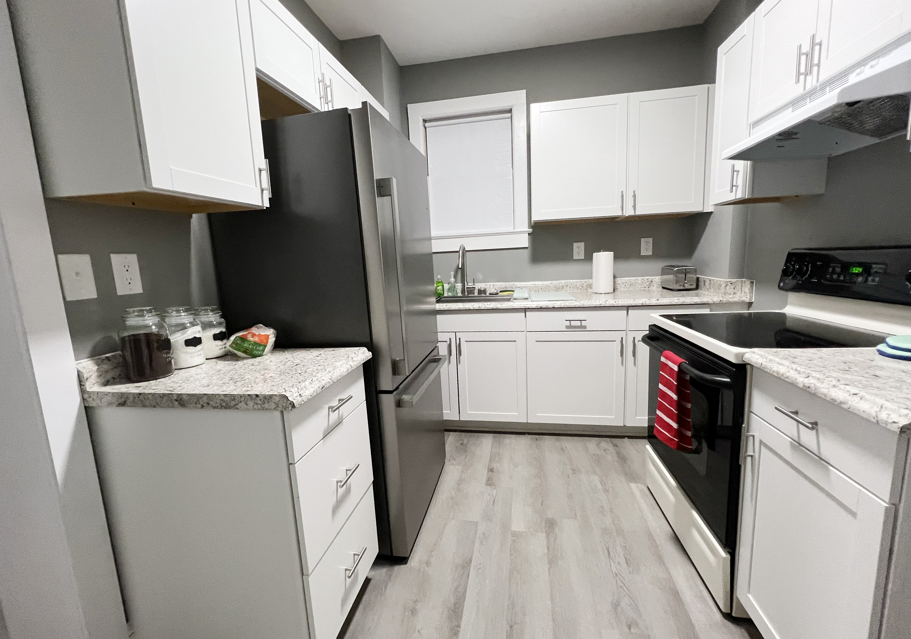 817 Ferdinand Ave SW unit 3 – photo 2