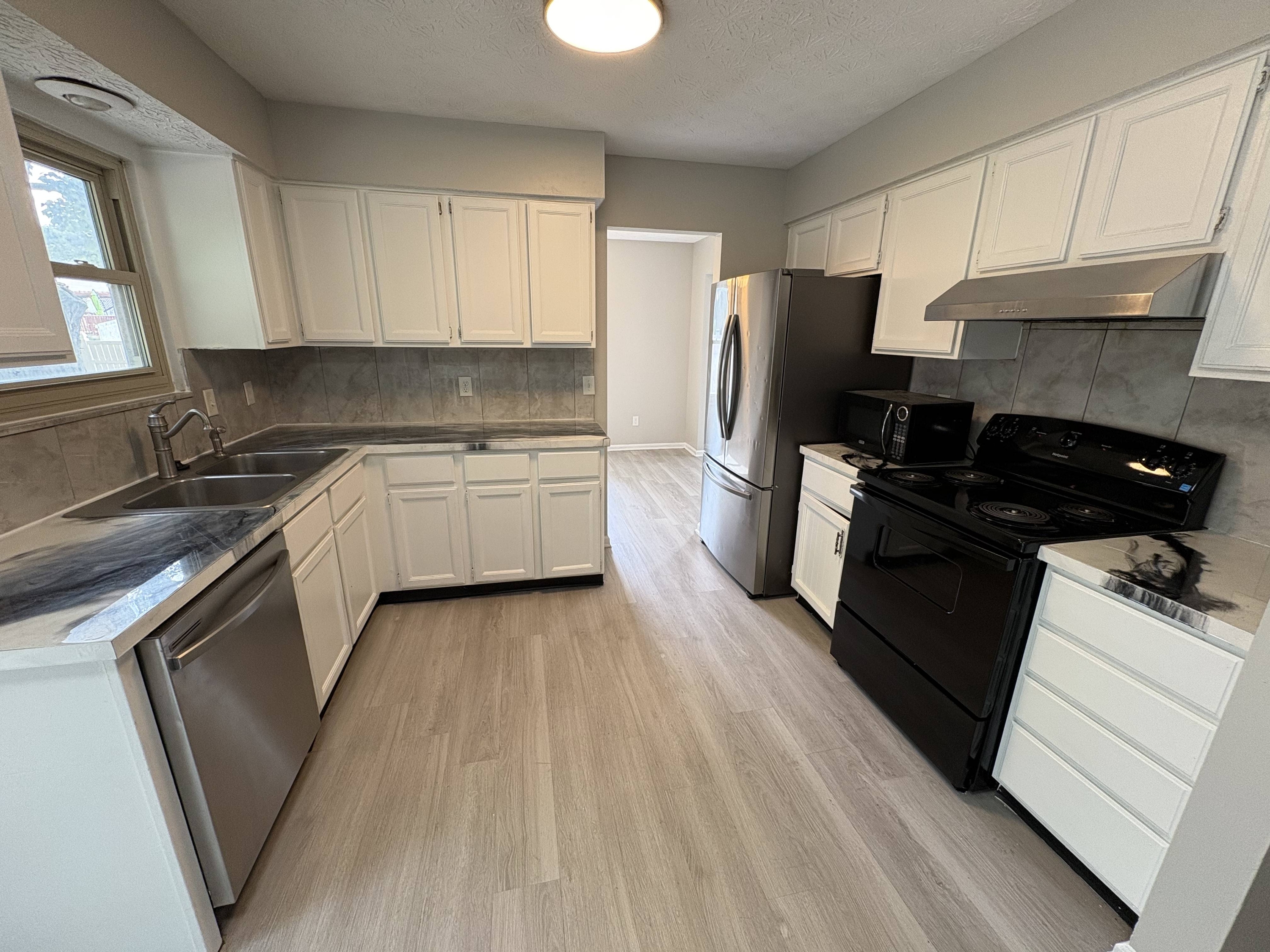 406 Seranade St – photo 1