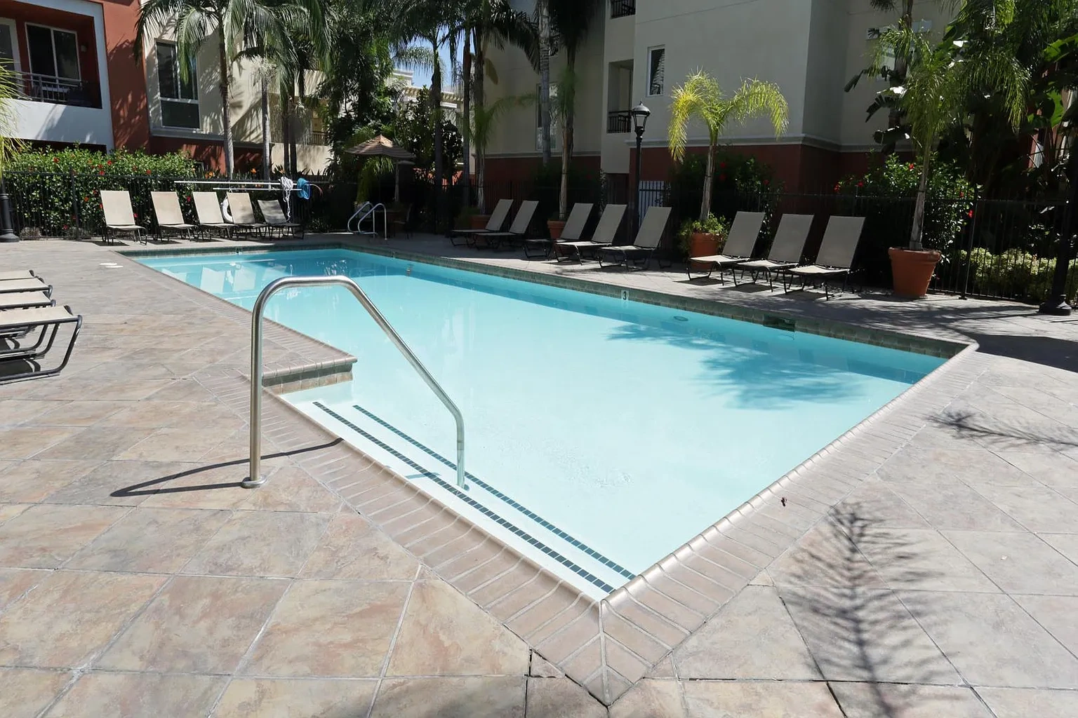 Metro 102 Apartments – photo 4