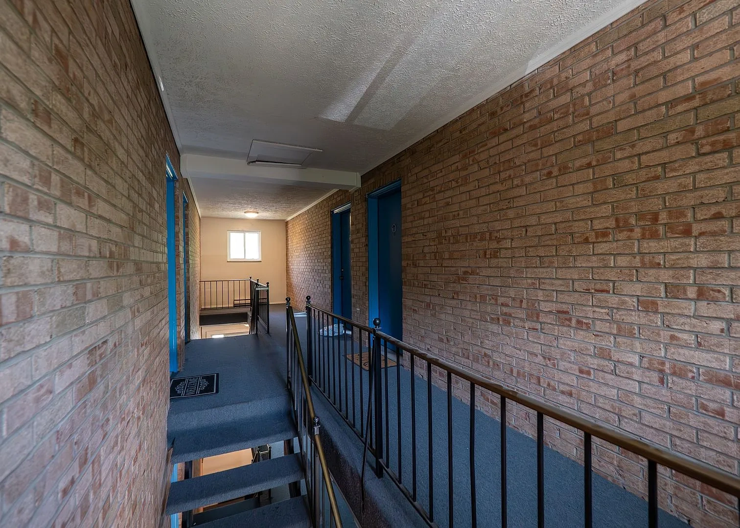 Allen Creek Apartments – photo 1