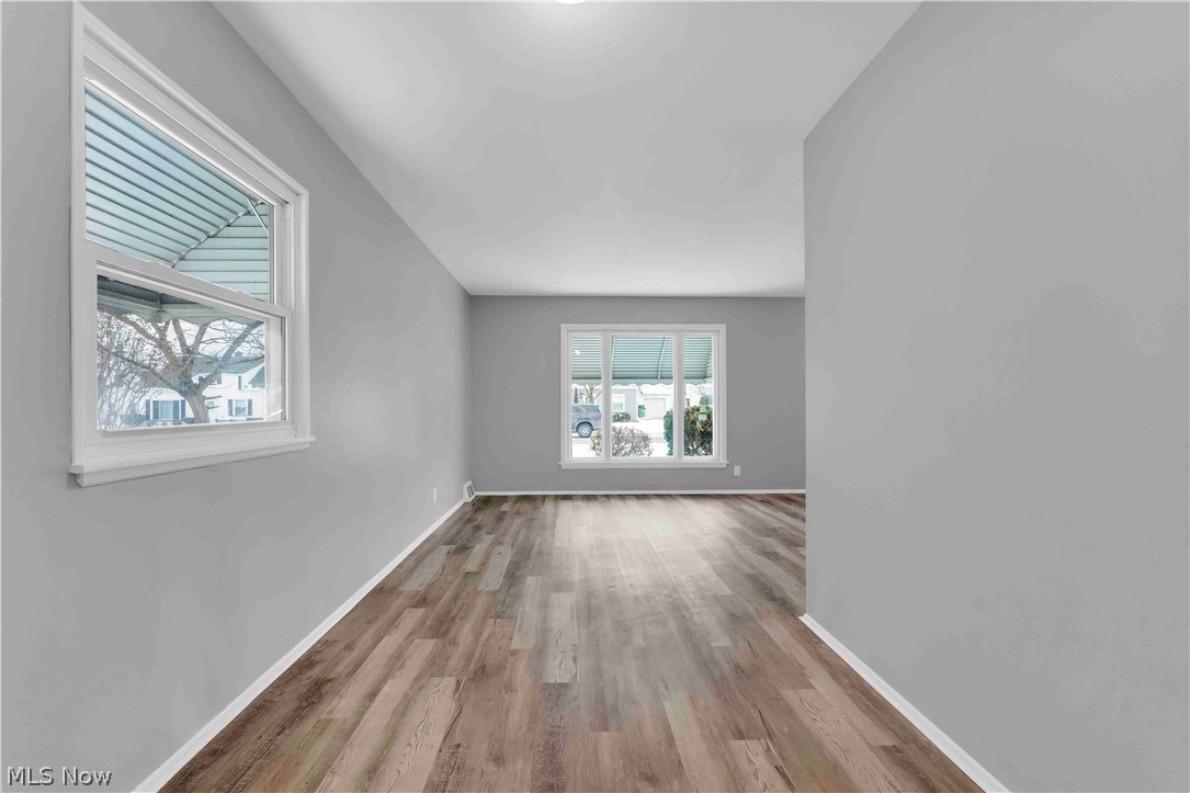 26450 Drakefield Ave – photo 5